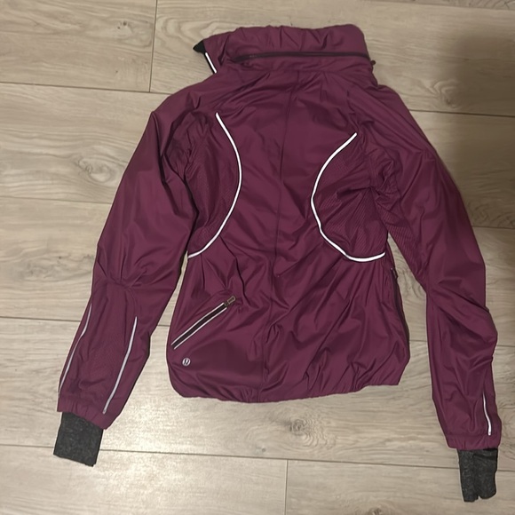 Lululemon windbreaker jacket - Picture 2 of 2